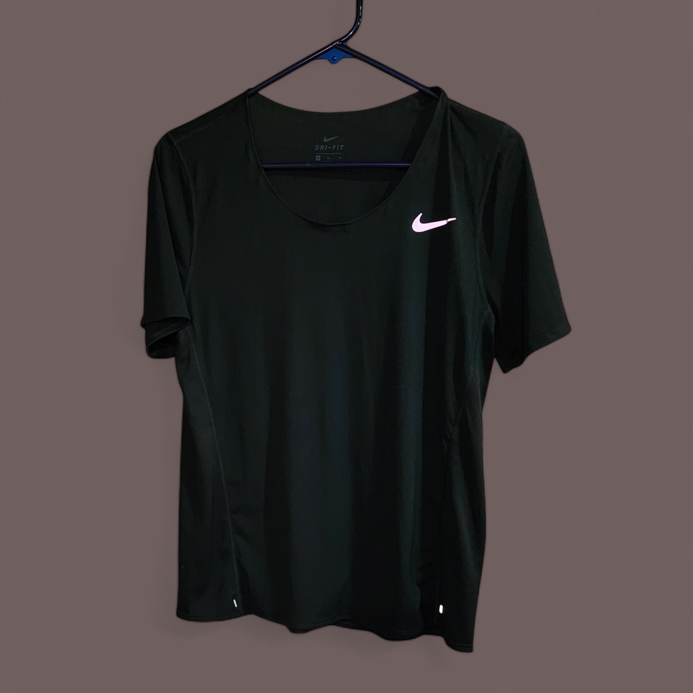 Nike Universal Athlete women's city sleek black Dri Fit ss to medium